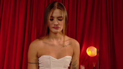 Mia Benett  online show from 04/20/26, 12:30