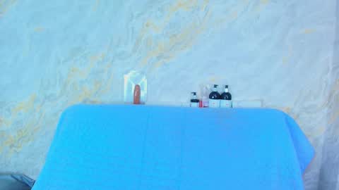 Mia  online show from 03/26/26, 12:00