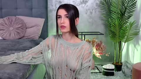 Freya Allen online show from 01/11/25, 09:25