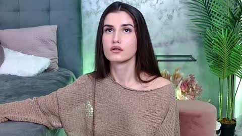 Freya Allen online show from 02/04/25, 09:20