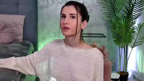 Freya Allen online show from 02/13/25, 10:00