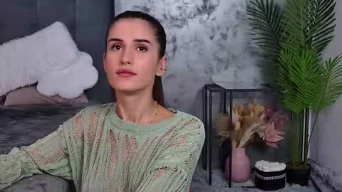 Freya Allen online show from 10/19/25, 08:31