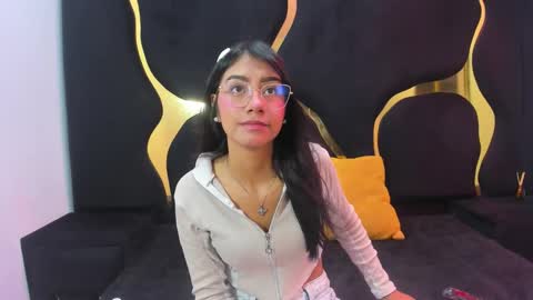 Snapshot of mia_clark18 chatting on 10/24/25, 04:25 mia_clark18 online show from 10/24/25, 04:25