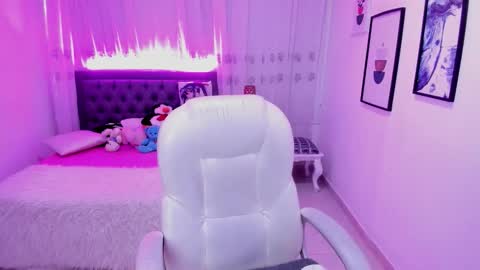 Snapshot of mia_clay1 chatting on 12/03/25, 09:57 Mia online show from 12/03/25, 09:57