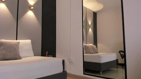 M I A  online show from 04/10/26, 02:39