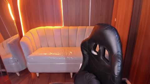 Snapshot of mia_collins_b chatting on 12/21/25, 12:56 mia_collins_b online show from 12/21/25, 12:56