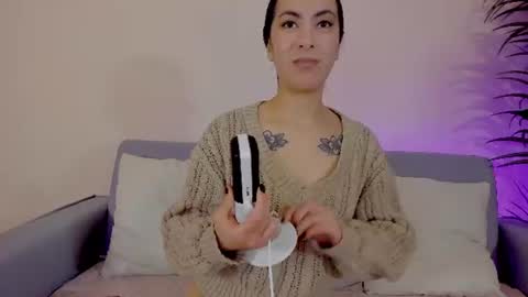 Snapshot of mia_daniellshot chatting on 06/17/26, 01:23 Sarah Luna online show from 06/17/26, 01:23