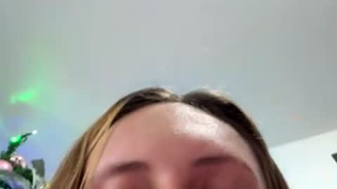 Snapshot of mia_dca chatting on 12/17/25, 01:44 mia_dca online show from 12/17/25, 01:44