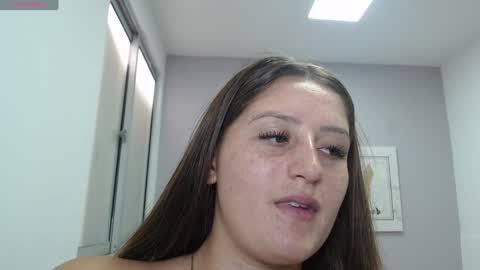 Snapshot of mia_diaz1 chatting on 01/20/25, 04:01 Mia online show from 01/20/25, 04:01