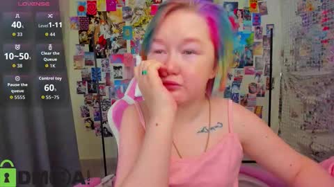 Mia online show from 12/22/25, 02:41