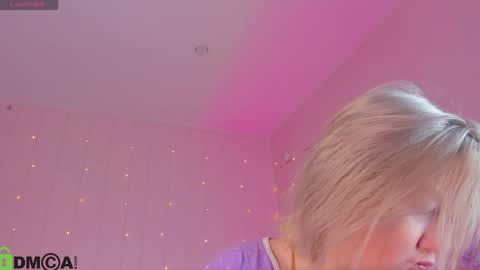 Mia online show from 04/21/26, 02:51