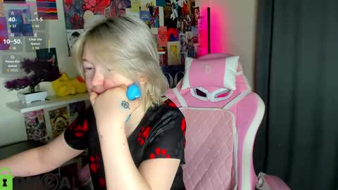 Snapshot of mia_ferd chatting on 04/27/26, 02:53 Mia online show from 04/27/26, 02:53