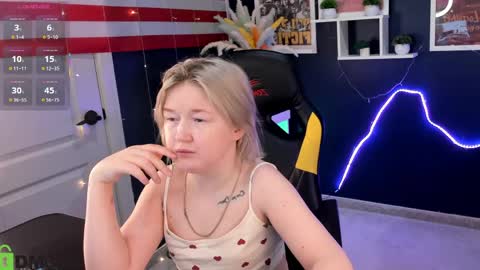 Snapshot of mia_ferd chatting on 04/28/26, 03:00 Mia online show from 04/28/26, 03:00
