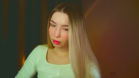 Mia online show from 01/07/25, 02:31