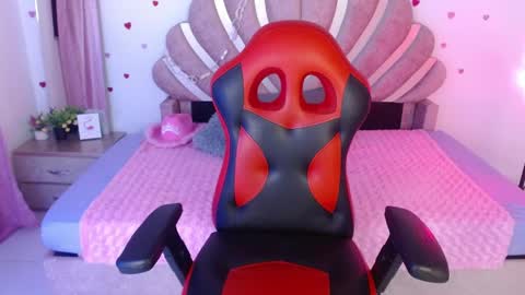 mia online show from 04/06/26, 12:41