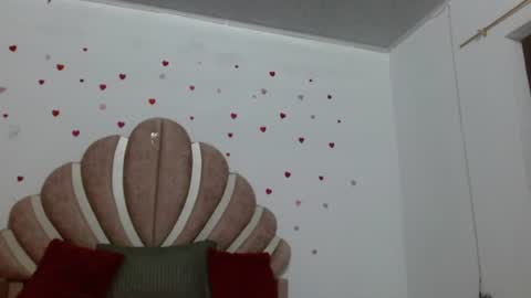 Snapshot of mia_fox666 chatting on 06/17/26, 01:52 mia online show from 06/17/26, 01:52