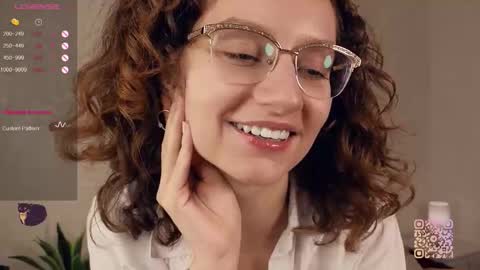 Mia  online show from 09/23/25, 04:10