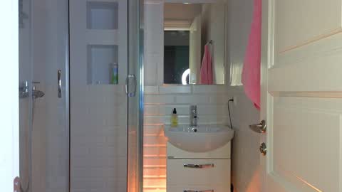 Mia online show from 01/11/25, 09:15