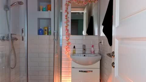 Mia online show from 01/17/25, 11:59