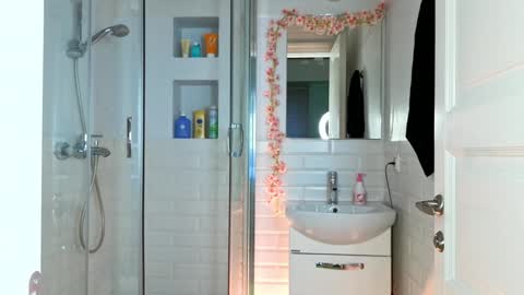 Mia online show from 01/18/25, 09:02