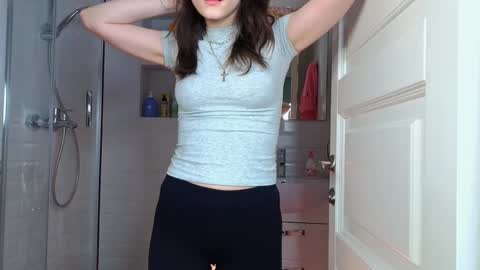 Mia online show from 02/08/25, 05:40