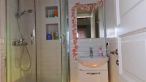 Mia online show from 02/19/25, 08:44