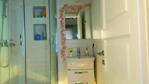 Mia online show from 02/25/25, 08:47