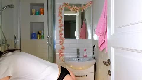 Mia online show from 03/04/25, 05:32