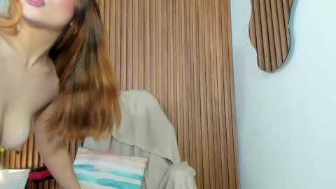 Mia online show from 04/01/26, 02:34