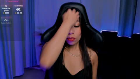 Snapshot of mia_gothzx chatting on 01/14/25, 01:17 Mia online show from 01/14/25, 01:17