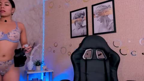 Mia online show from 03/06/26, 06:37