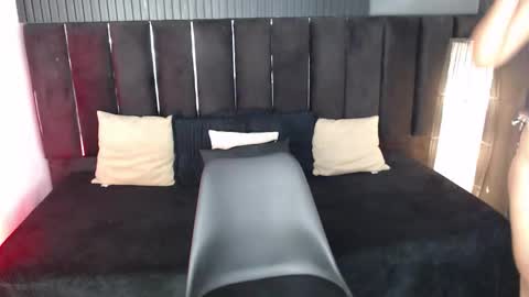 Mia  online show from 12/15/25, 02:32