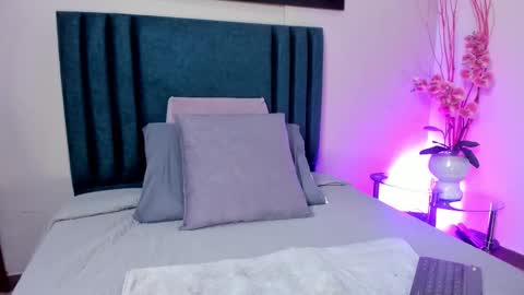 Mia online show from 03/24/26, 12:15