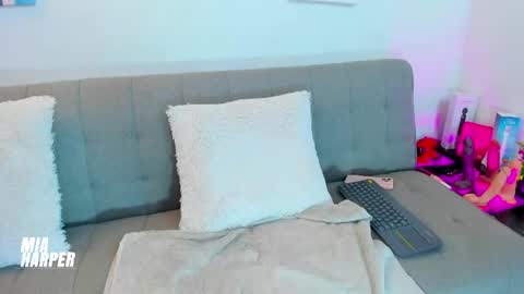 Mia online show from 05/08/26, 09:20