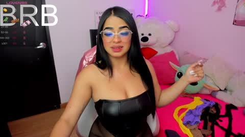 Snapshot of mia_j51 chatting on 12/27/24, 01:43 Mia J Abbey online show from 12/27/24, 01:43