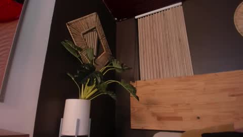 Val  online show from 12/02/25, 11:48