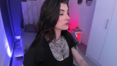 Snapshot of mia_jagger chatting on 04/18/26, 07:29 Val online show from 04/18/26, 07:29