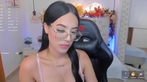 Snapshot of mia_jonnees chatting on 12/04/24, 01:09    online show from 12/04/24, 01:09