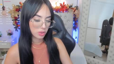 Snapshot of mia_jonnees chatting on 12/20/24, 01:11    online show from 12/20/24, 01:11