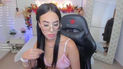 Snapshot of mia_jonnees chatting on 12/23/24, 04:06    online show from 12/23/24, 04:06