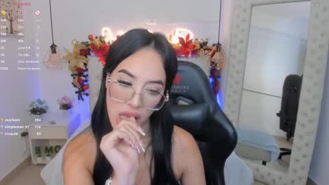 Snapshot of mia_jonnees chatting on 12/29/24, 03:24    online show from 12/29/24, 03:24