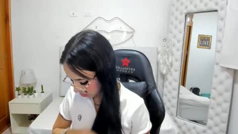 Snapshot of mia_jonnees chatting on 01/03/25, 01:47    online show from 01/03/25, 01:47