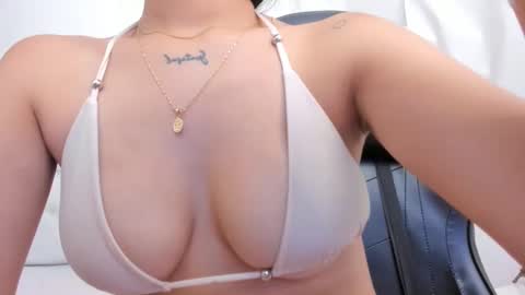 Snapshot of mia_jonnees chatting on 01/16/25, 03:24    online show from 01/16/25, 03:24
