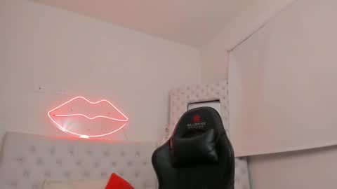 Snapshot of mia_jonnees chatting on 01/17/25, 03:32    online show from 01/17/25, 03:32