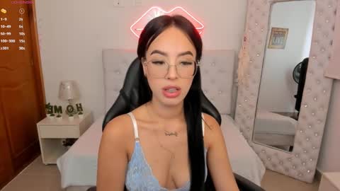 Snapshot of mia_jonnees chatting on 01/24/25, 12:52    online show from 01/24/25, 12:52