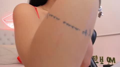 Snapshot of mia_jonnees chatting on 02/05/25, 12:27    online show from 02/05/25, 12:27