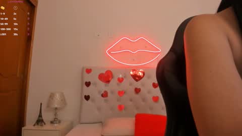 Snapshot of mia_jonnees chatting on 02/15/25, 12:43    online show from 02/15/25, 12:43