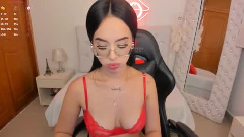 Snapshot of mia_jonnees chatting on 02/23/25, 07:38    online show from 02/23/25, 07:38