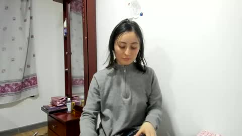 Snapshot of mia_kanee chatting on 12/16/24, 10:13 mia kaneee online show from 12/16/24, 10:13