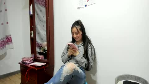 Snapshot of mia_kanee chatting on 01/12/25, 12:49 mia kaneee online show from 01/12/25, 12:49